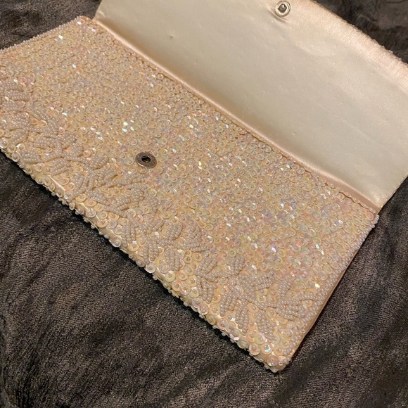 Plush Beige Clutch with Flap Closure and Textured Finish - Picture 5 of 7
